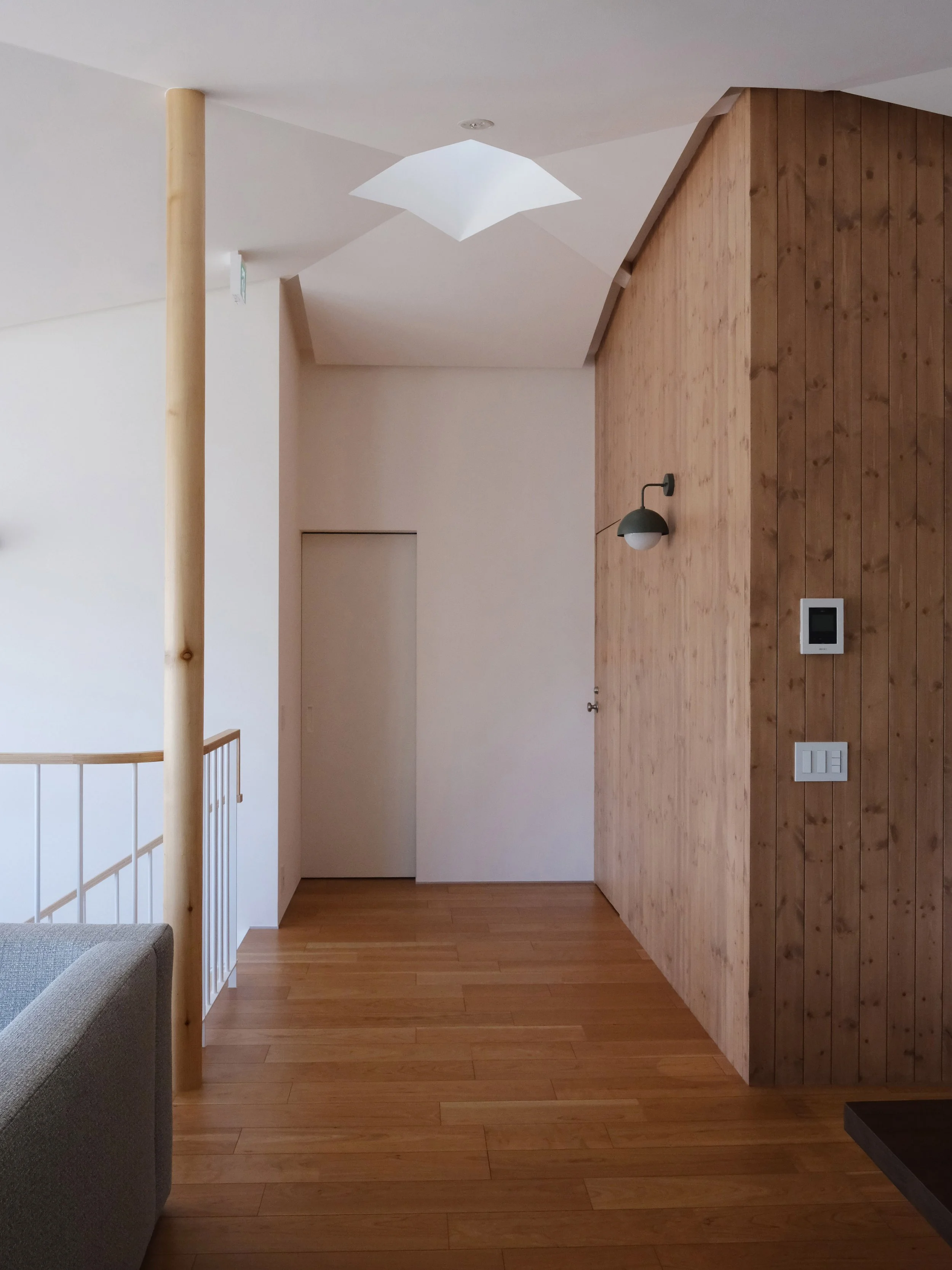 富良野北の峰のホテル / Guest House in Furano — YKAA